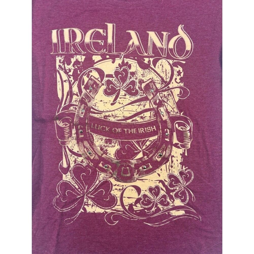 Irish Memories T-shirt Women's M Red Graphic Tee